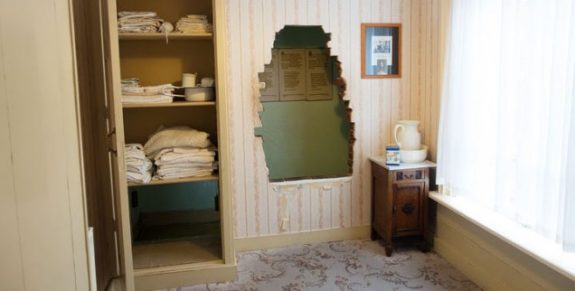 02-The-hiding-place-636×322