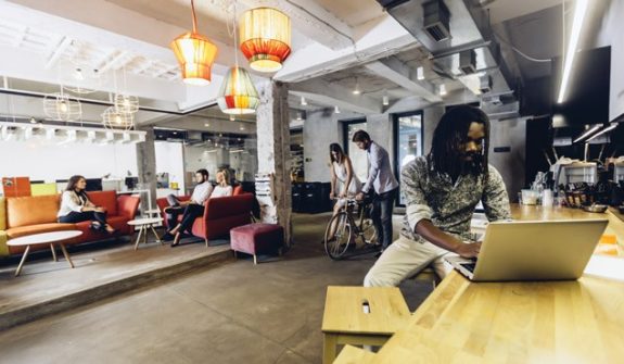 08-joyfull-work-environment-636×371